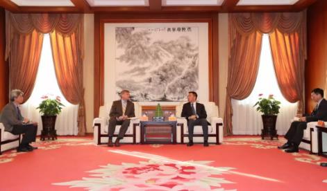 孙伟会见SBM公司战略发展执行董事Bernard Van Leggelo