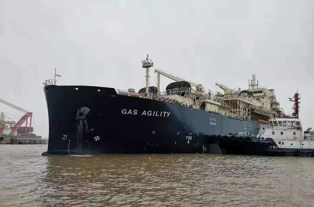 沪东中华:2型船同日进坞