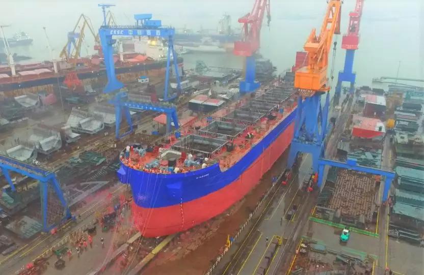 首制4万吨自卸船